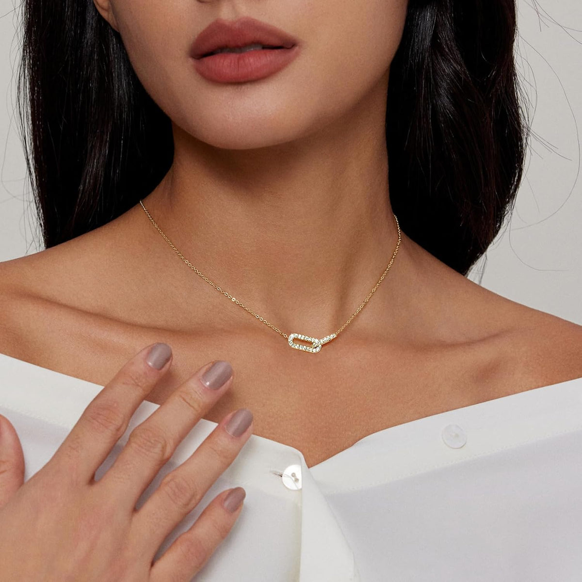 HERIER Diamond Pendant Necklace for Women, Dainty Gold Necklace 14k Gold Plated Paperclip Choker Necklaces Cute Open Oval Necklaces Simple Gold Necklace Jewelry Gifts for Women Trendy