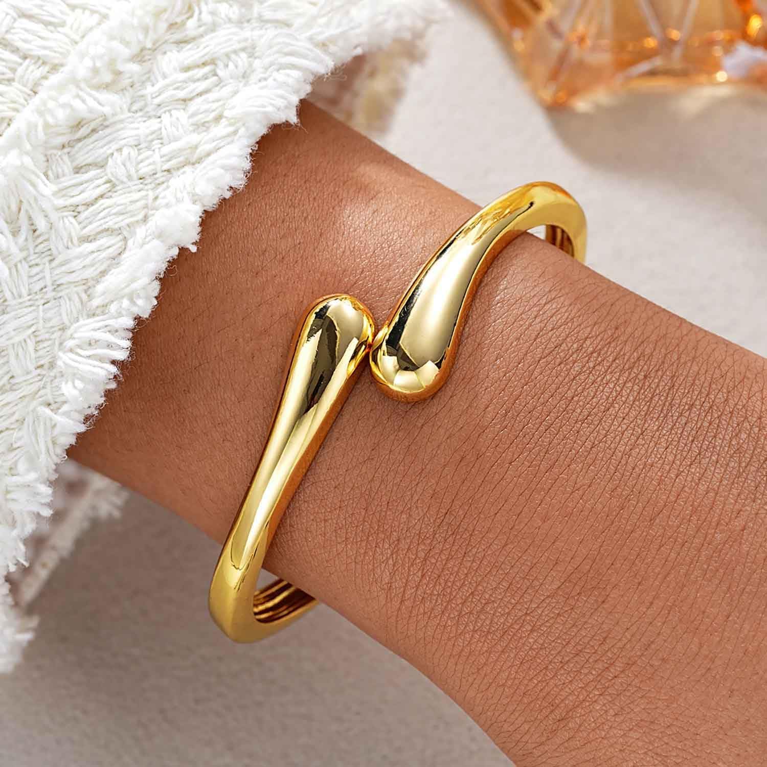 Gold Bracelets for Women Trendy Non Tarnish Bangle Cuff Bracelet Jewelry | Waterproof 14K Gold Plated Silver Chunky Cuff Bracelet, Gold Bangles Bracelet Gifts for Women