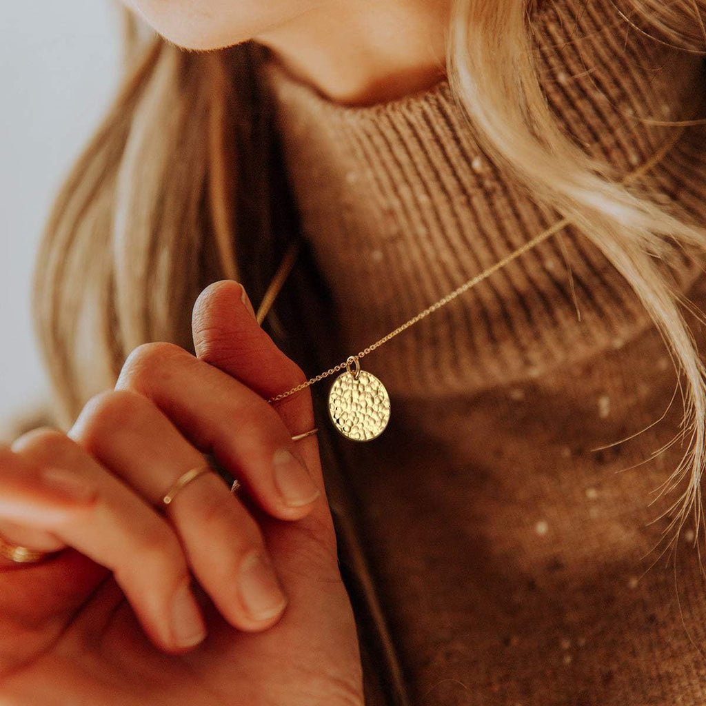 LOYATA Gold Pendant Necklaces for Women-Simple 14K Gold Round Circle Pendant Necklace Dainty Charm Necklace Jewelry Gifts for Women