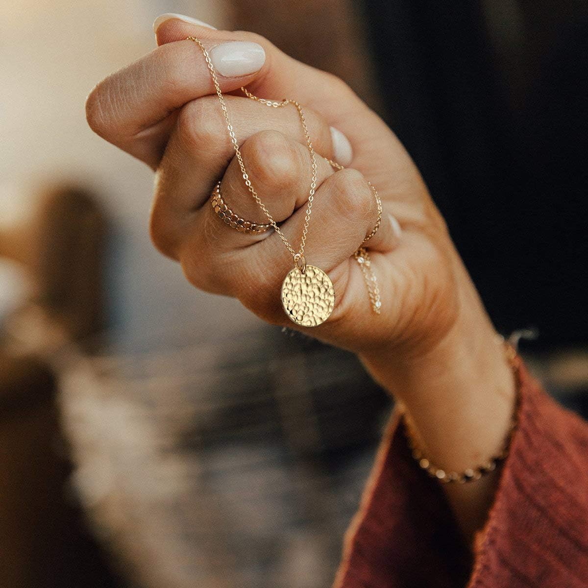 LOYATA Gold Pendant Necklaces for Women-Simple 14K Gold Round Circle Pendant Necklace Dainty Charm Necklace Jewelry Gifts for Women