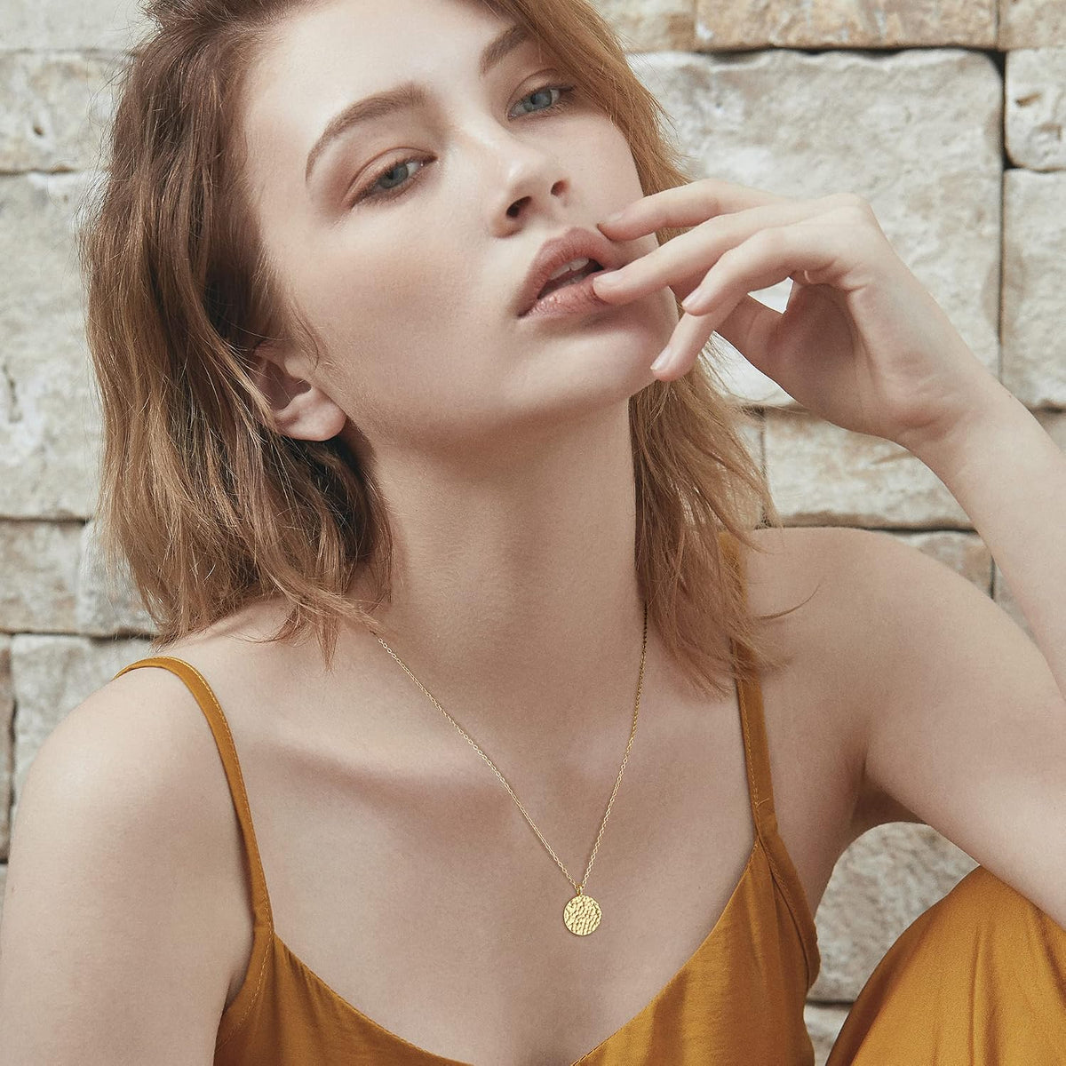LOYATA Gold Pendant Necklaces for Women-Simple 14K Gold Round Circle Pendant Necklace Dainty Charm Necklace Jewelry Gifts for Women